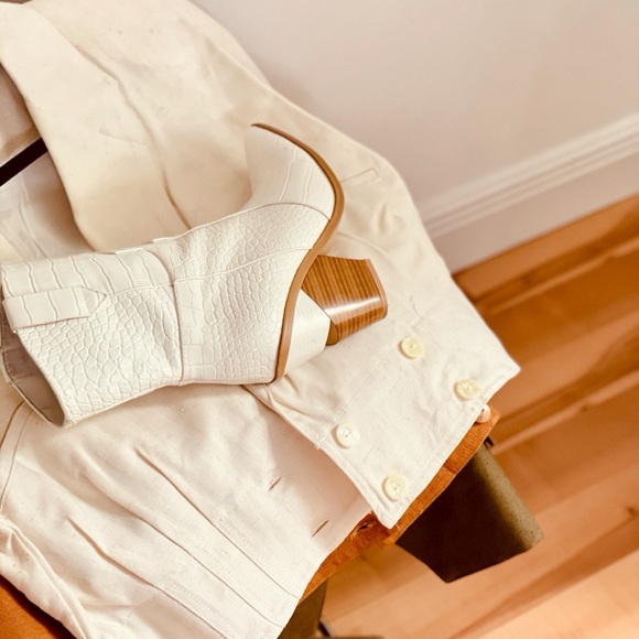 Vanilla Cropped Linen Oversized Jacket - Picture 15 of 15